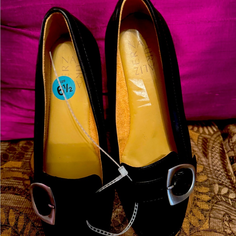 Black Naturalizer Women Manmade Loafers With Silver Buckle.